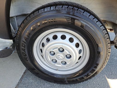 Used 2025 RAM ProMaster 2500 w/ U-Haul Equipment Group FWD image 25