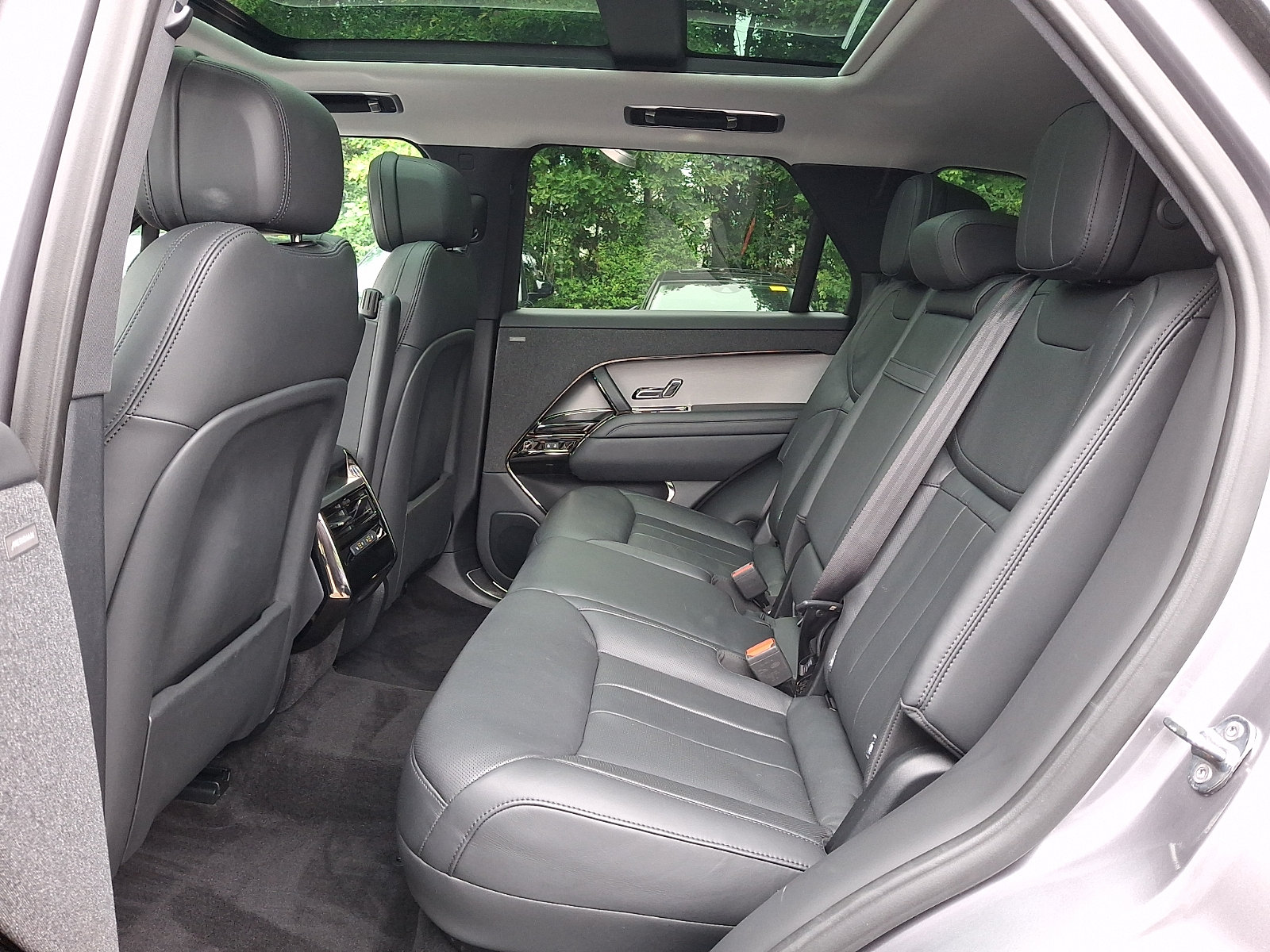 Used 2023 Land Rover Range Rover Sport SE AWD/4WD image 5
