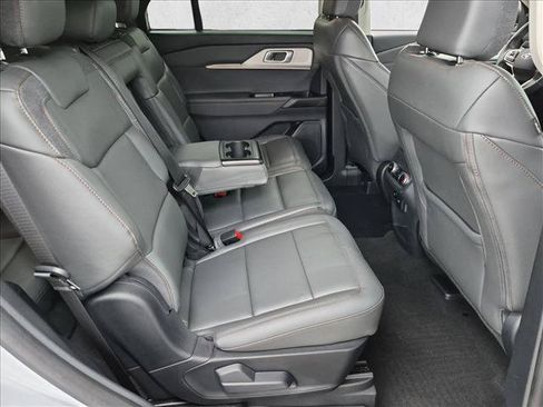 Used 2025 Ford Explorer Active w/ Active Comfort Package RWD image 20