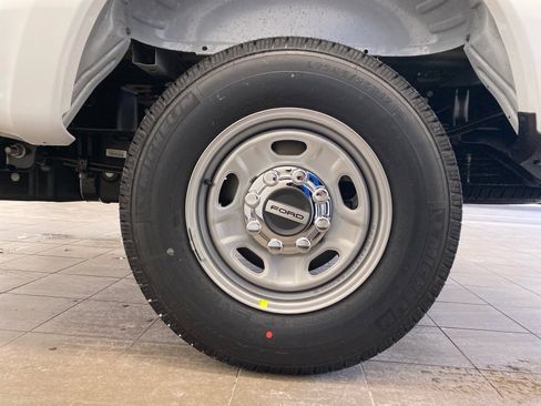 New 2026 Ford F250 XL w/ XL Chrome Package image 17