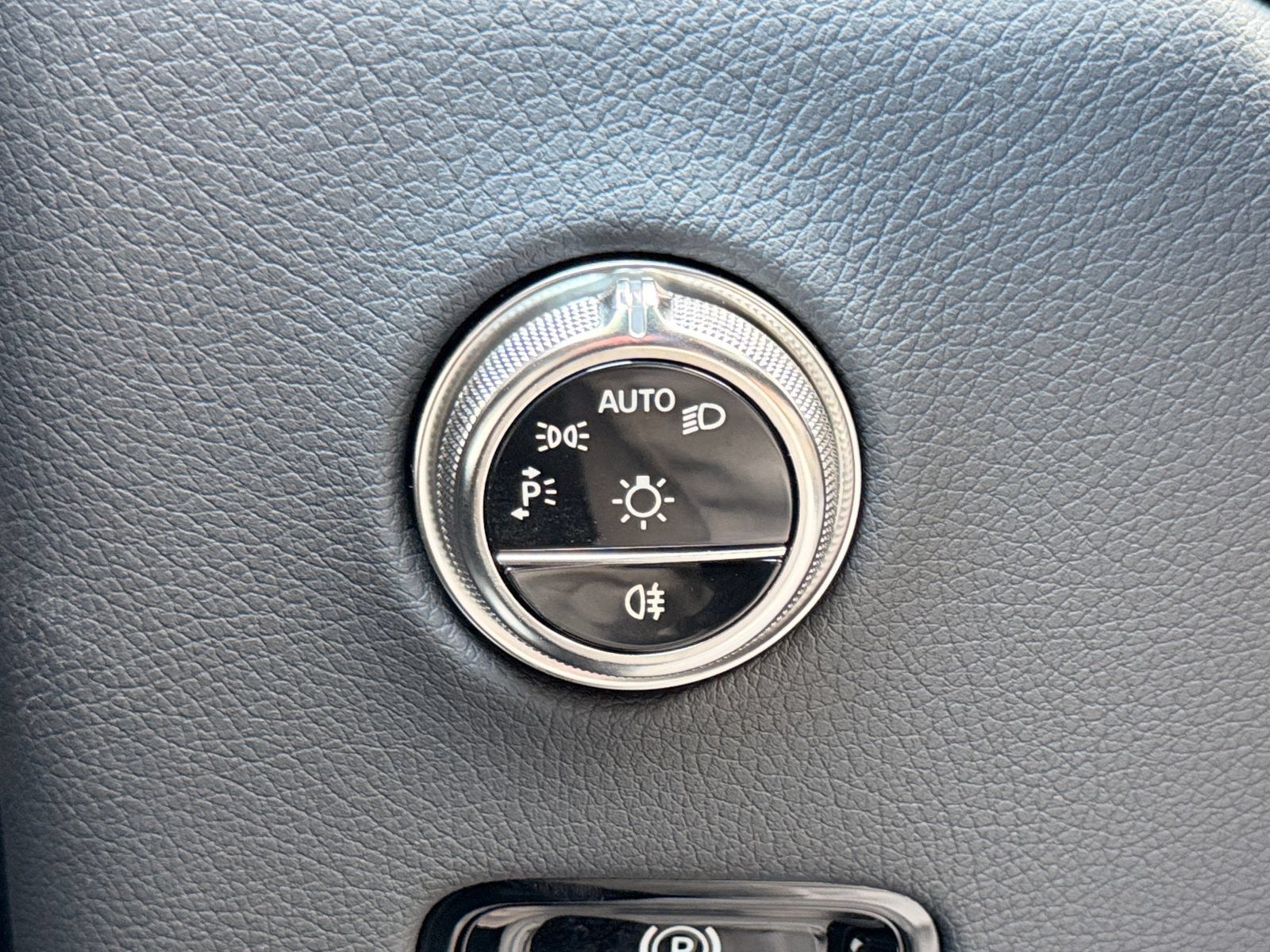 Used 2025 Mercedes-Benz GLC 300 image 21