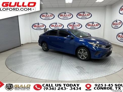 Used 2023 Kia Forte LXS FWD image 2