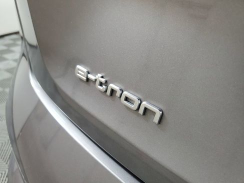 Used 2022 Audi e-tron Premium Plus w/ Premium Plus Package image 8
