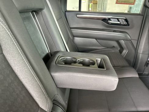 Used 2025 Chevrolet Suburban LS image 32