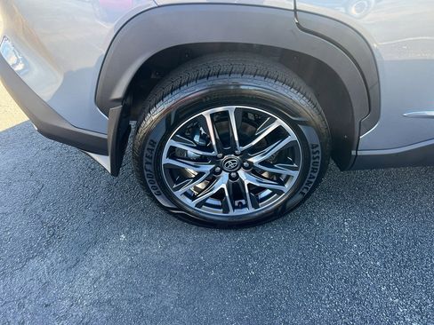 Used 2026 Toyota Corolla Cross XLE image 9