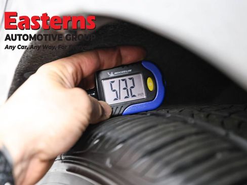 Used 2023 Chrysler Pacifica Touring-L FWD image 31