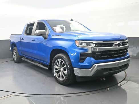 Used 2022 Chevrolet Silverado 1500 LT w/ LPO, Dark Essentials Package RWD image 9