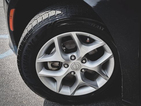Used 2019 Chrysler Pacifica Touring Plus w/ Tire & Wheel Group FWD image 25