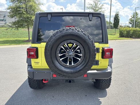Used 2024 Jeep Wrangler Unlimited Rubicon w/ XTREMEE 35" Tire Package AWD/4WD image 8