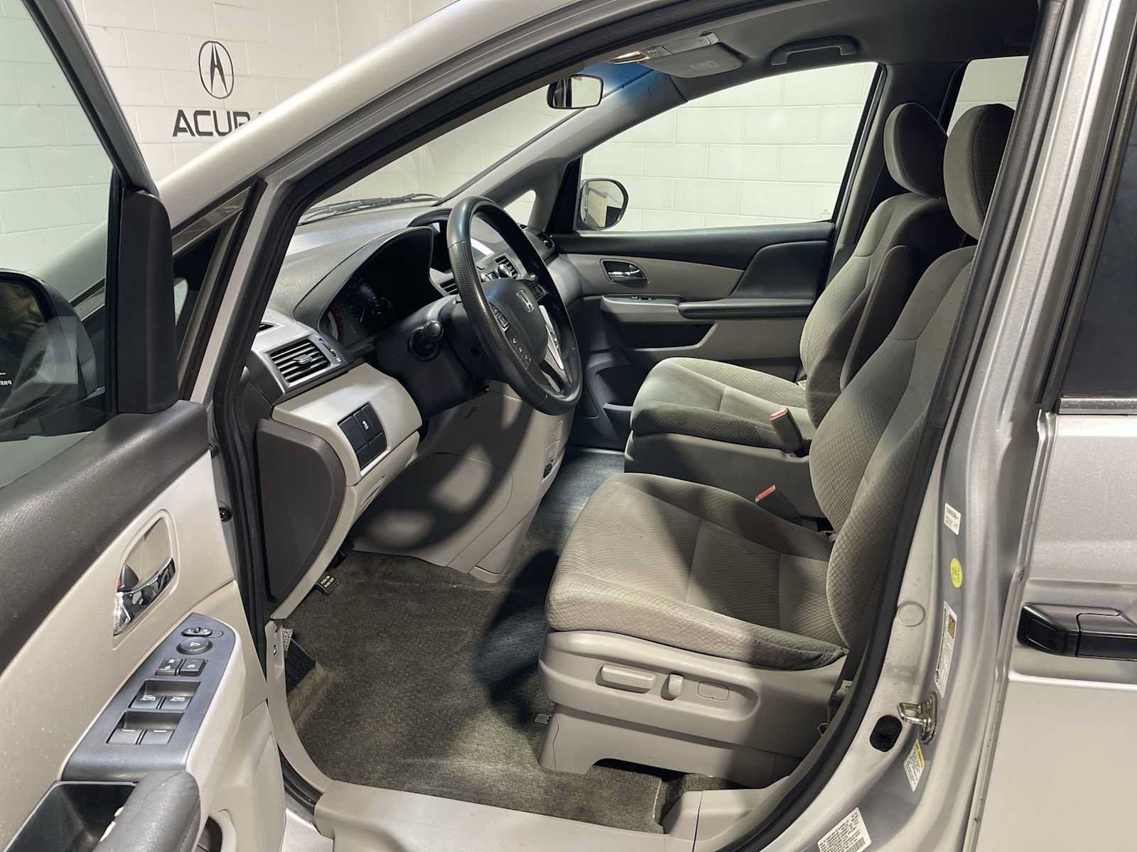 Used 2014 Honda Odyssey LX image 2