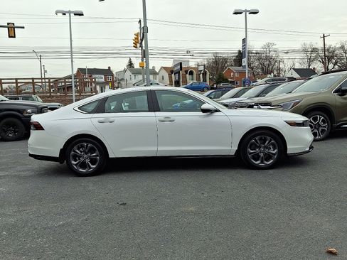 Used 2023 Honda Accord EX-L image 9