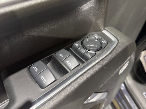 Used 2024 GMC Sierra 3500 SLT w/ SLT Convenience Package image 23