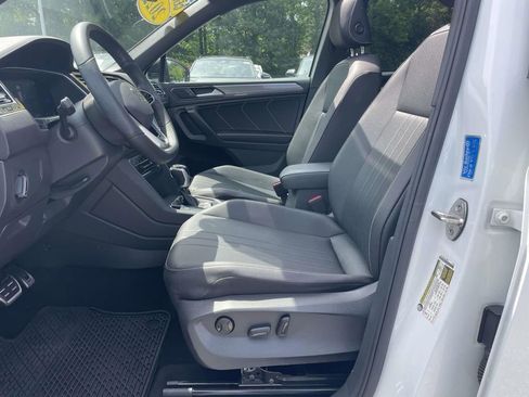 Certified 2022 Volkswagen Tiguan SE R-Line FWD image 16