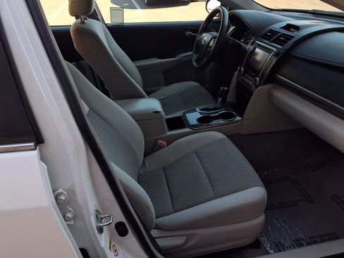 Used 2013 Toyota Camry LE image 23