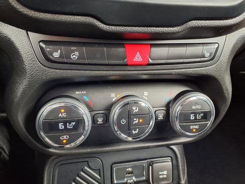 Used 2016 Jeep Renegade Limited FWD image 9