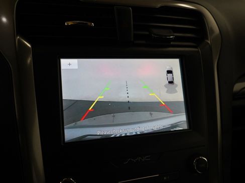 Used 2020 Ford Fusion SE image 19