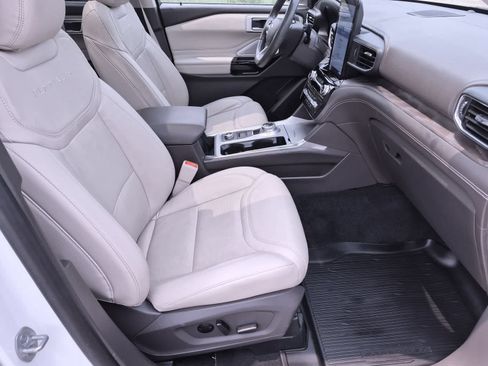 Used 2023 Ford Explorer Platinum w/ Technology Package AWD/4WD image 23