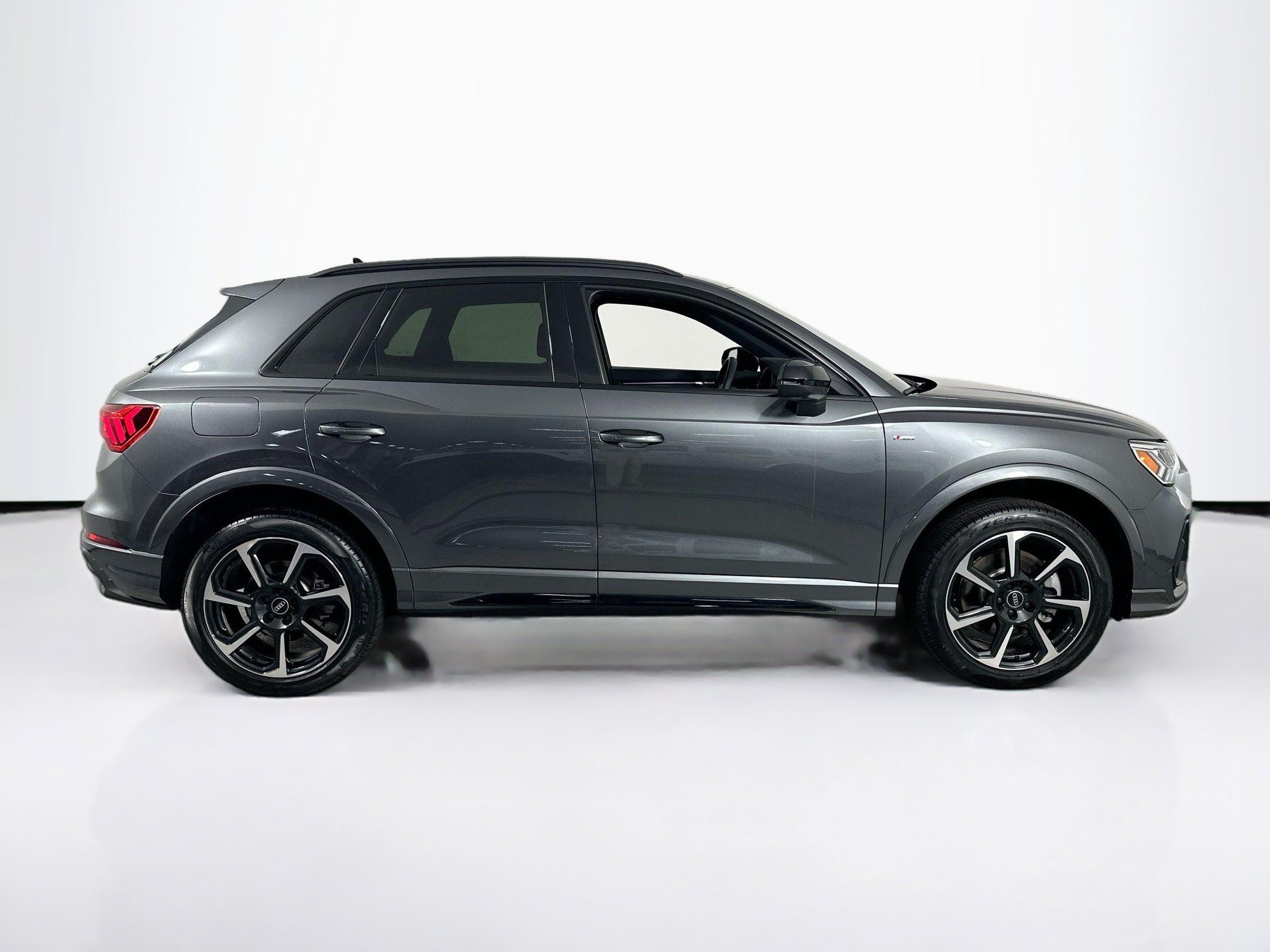 Used 2025 Audi Q3 2.0T Premium Plus AWD/4WD image 4