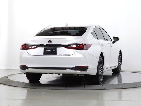 Certified 2024 Lexus ES 250 w/ Premium Package image 10
