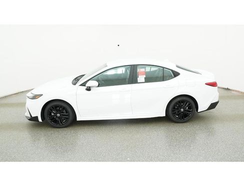 New 2026 Toyota Camry SE image 3