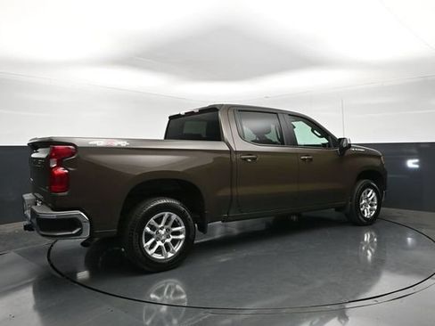 Used 2023 Chevrolet Silverado 1500 LT AWD/4WD image 7