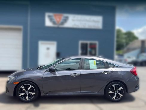Used 2017 Honda Civic Touring image 2