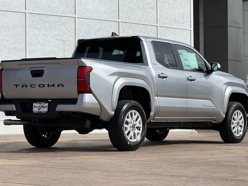 Certified 2025 Toyota Tacoma SR5 image 4