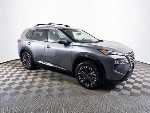 Certified 2025 Nissan Rogue Platinum image 3