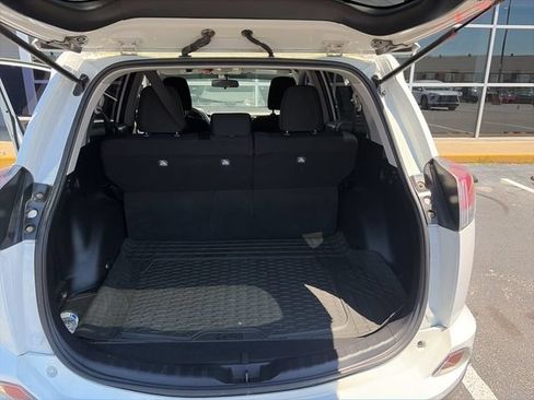 Used 2016 Toyota RAV4 LE FWD image 8