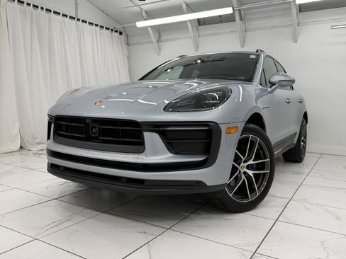 Certified 2025 Porsche Macan image 8