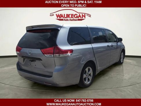 Used 2014 Toyota Sienna L FWD image 10