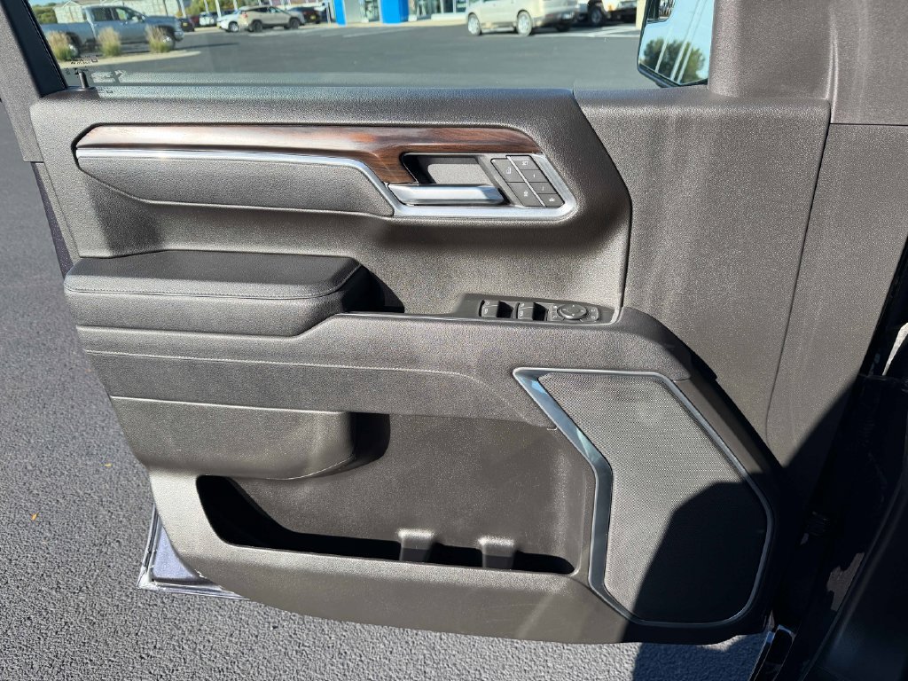Used 2025 GMC Sierra 1500 SLT AWD/4WD image 28