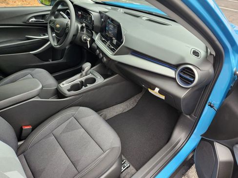 New 2026 Chevrolet Trax LS w/ LS Convenience Package FWD image 7