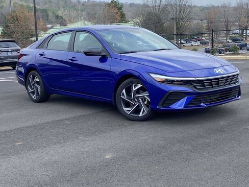 Certified 2025 Hyundai Elantra Sport FWD image 1