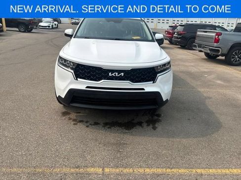 Used 2023 Kia Sorento LX FWD image 3
