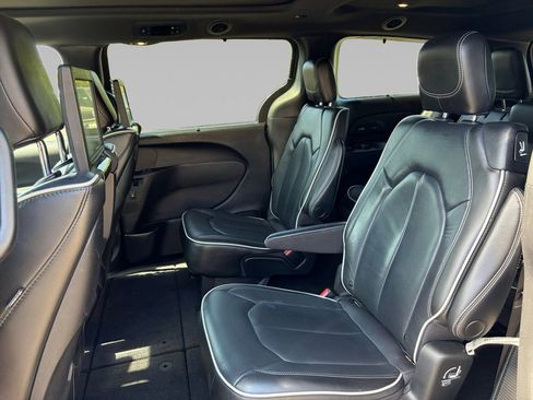 Certified 2022 Chrysler Pacifica Limited w/ Uconnect Theater Family Group AWD/4WD image 14