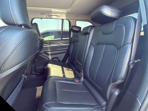 Used 2024 Jeep Grand Cherokee Limited w/ Luxury Tech Group II image 26