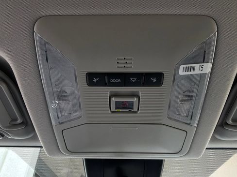 Used 2025 Toyota RAV4 XLE FWD image 17