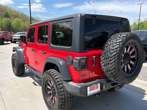 Used 2018 Jeep Wrangler Unlimited Sport S AWD/4WD image 5