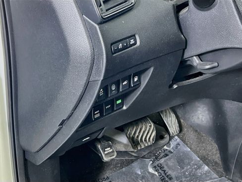 Used 2019 Nissan Rogue SV AWD/4WD image 10