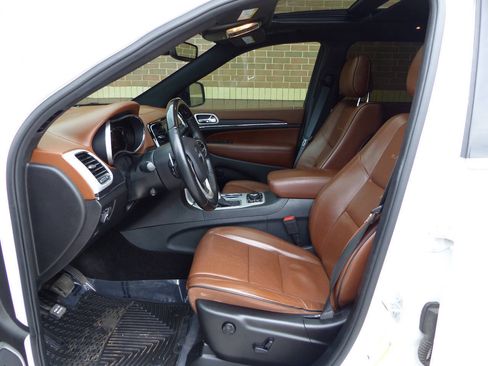Used 2019 Jeep Grand Cherokee Summit w/ Platinum Series Group AWD/4WD image 26