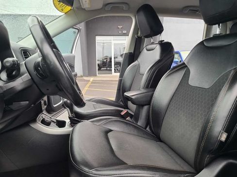 Used 2019 Jeep Compass Latitude w/ Cold Weather Group AWD/4WD image 14