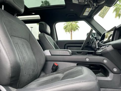 Used 2023 Land Rover Defender 90 V8 AWD/4WD image 13