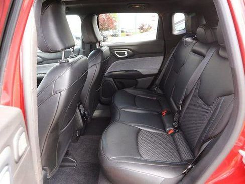 Used 2025 Jeep Compass Latitude w/ Sun & Sound Group AWD/4WD image 10