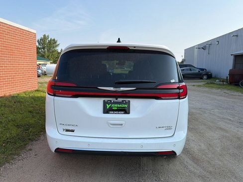 Used 2026 Chrysler Pacifica Limited AWD/4WD image 6