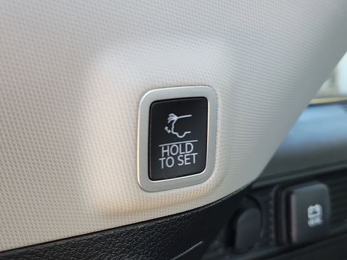 Used 2024 Jeep Grand Cherokee Limited w/ Black Appearance Package image 8