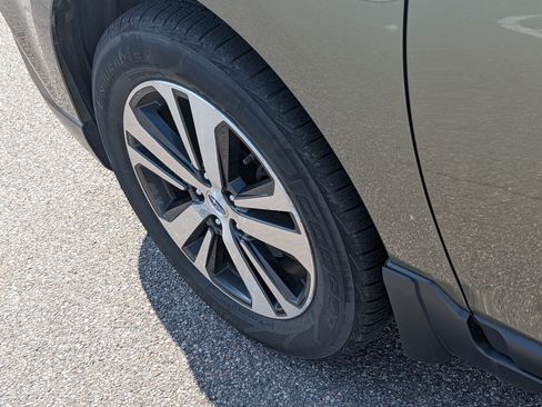 Used 2019 Subaru Outback 2.5i Limited AWD/4WD image 5