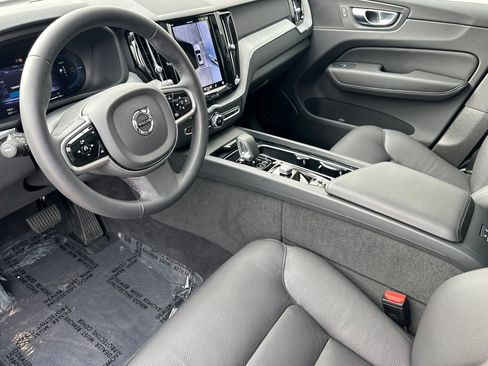 Certified 2025 Volvo XC60 T8 Plus w/ Protection Package Premier image 9