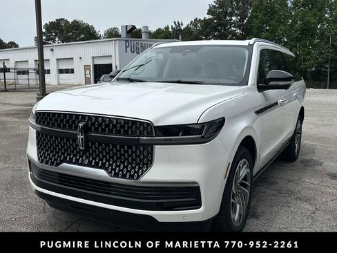 New 2026 Lincoln Navigator L Reserve AWD/4WD image 3