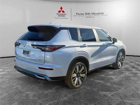 New 2026 Mitsubishi Outlander SE image 5